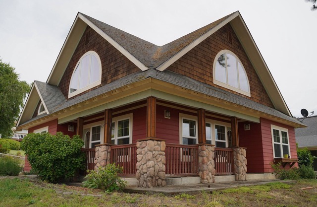 Umpqua Wine Country Cottage