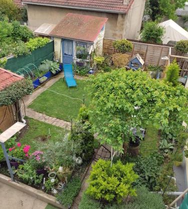 Un deux pièces et un jardin à Villejuif
