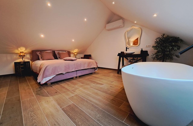 Un gîte sous roche-Gîte-Baño en la habitacion-Vista a la Ciudad