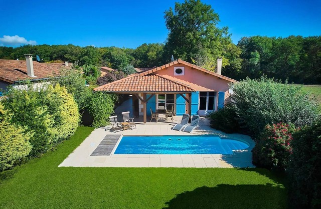Unabhängige Villa, 2 Bäder, privates Schwimmbad 4 Personen