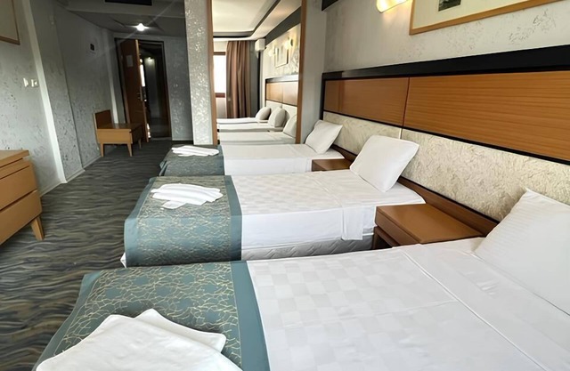 Unaten Otel