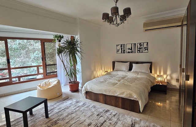 Unbeatable Maadi 3BR: Prime Spot. A/C, WiFi, Free Amenities