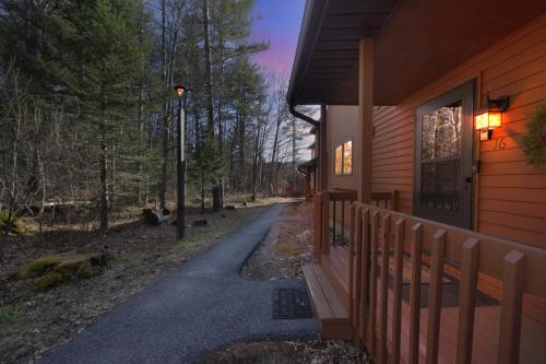 Uncas 16N - Spacious & Scenic Townhome