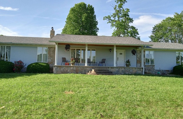 Uncle Jim's Country Hide-a-way