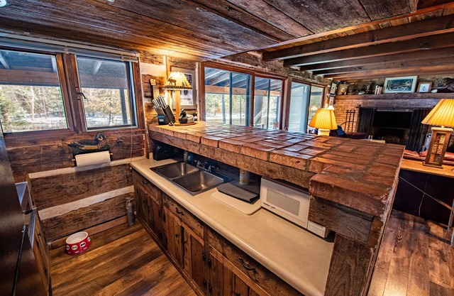 Uncle Tom's 3BDR Cabin For Nature Lover