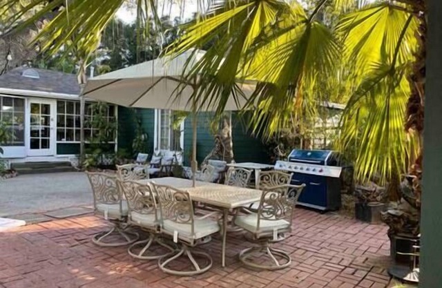 Garden Party Retreat con arte, antigüedades, una biblioteca, un Steinway, ¡Se admiten mascotas!