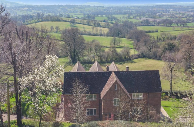 UNDERHILL HOUSE, family friendly, luxury holiday cottage in Hindon
