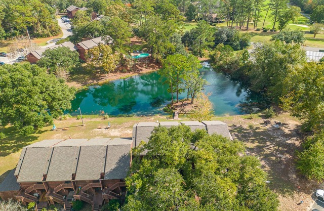unFOREgettable 19th hole - steps from the Country Club, Golf & Pools - Pets OK!