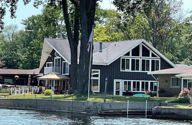 Unforgettable 4 bedroom 3 bath waterfront cabin