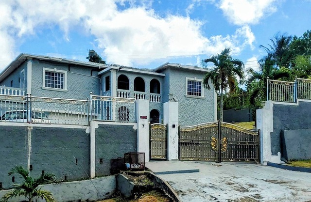 Unforgettable Escape: Nestled in the tranquil and cool hills of Mandeville
