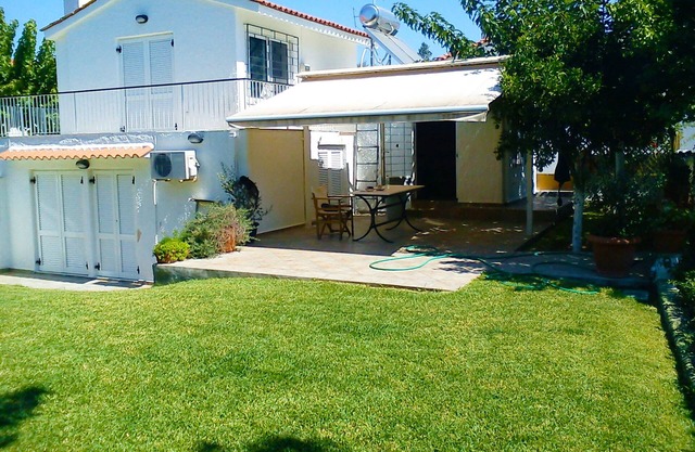 Momentos de vacaciones inolvidables en una villa, un tiro de piedra desde el mar