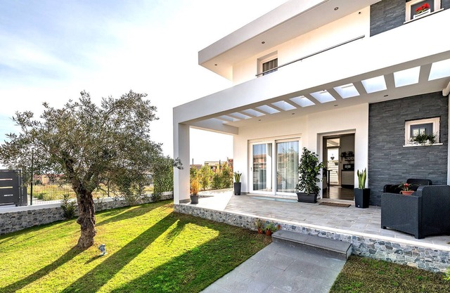 Inolvidable amanecer y atardecer en Villa RESUMEN con jardín