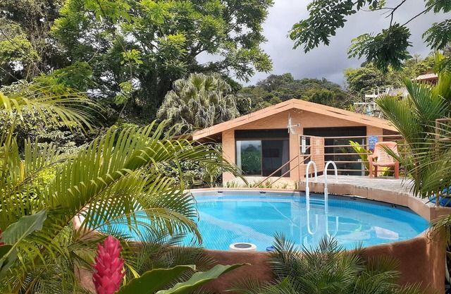 Espectacular villa en la jungla para 6 personas, caminata nocturna gratis, vistas extraordinarias, jacuzzi.