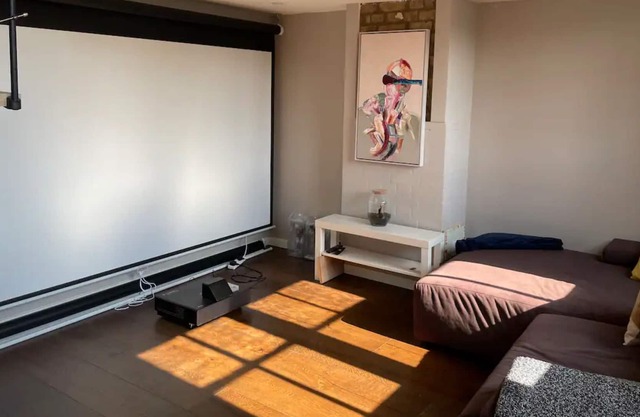 Unique 1BD Flat - 4 Minutes from Victoria Park