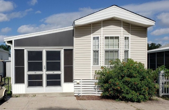 Unique 2-BDRM in Sun Outdoors Sarasota Resort - Includes Golf Cart - Sleeps 6!