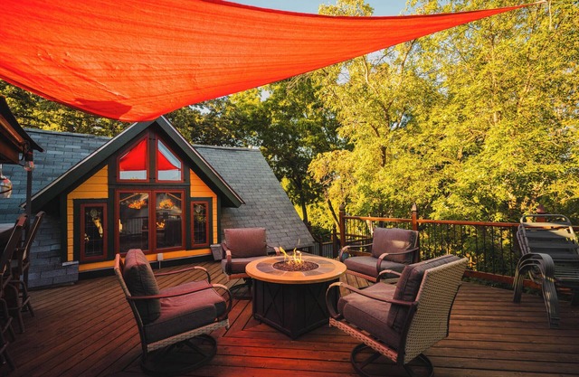 Unique 2 Bedroom Vrbo with Amazing Rooftop Deck & Firepit Area. Near Stillwater!