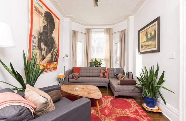 Unique 3 BR House in Trendy Queen West - Sleeps 6!