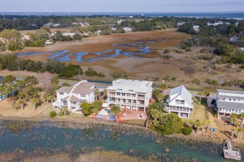 Unique 5 BDR Home on the Marsh! HOT TUB amazing su