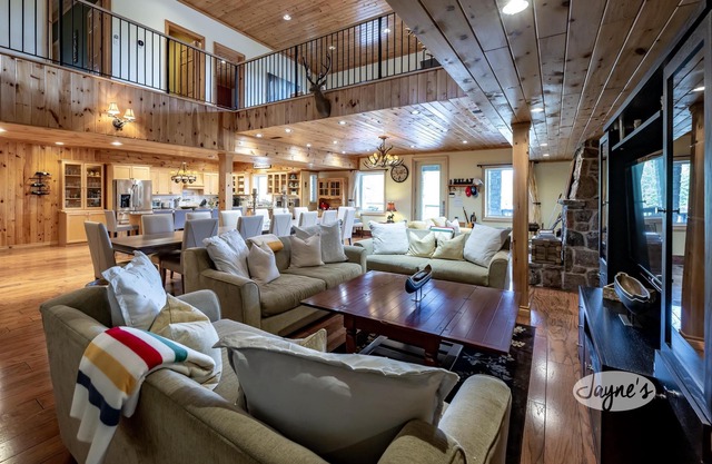 Unique 7bed 5bath cottage on the Joe River!