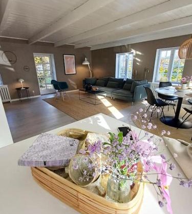 Unique and Charming 2 Bedroom Apartment with Free Parking