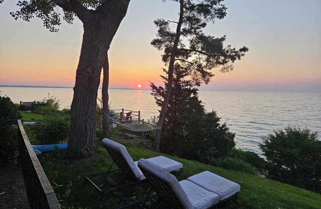 Casa de campo única y acogedora en Sarnia con una playa privada en el lago Huron