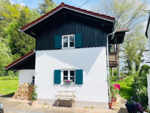 Unique Bavarian Cottage at Lake Starnberg