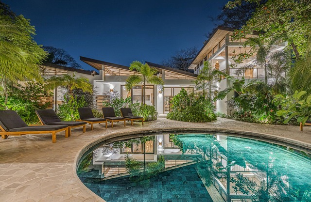 Unique Beautiful Beachfront Property w/ Private Beach path Pool