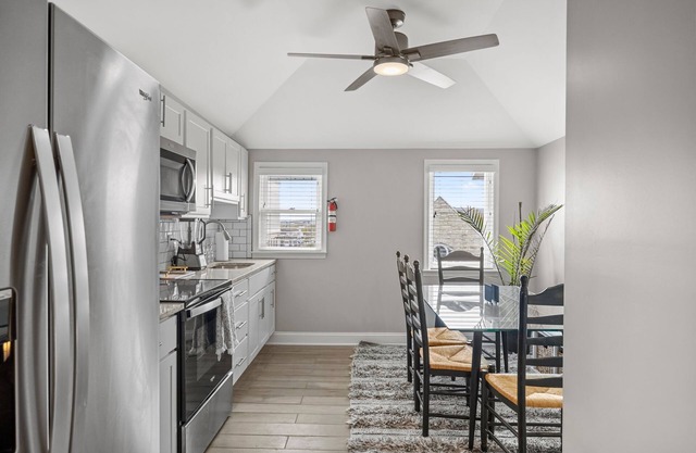 Unique Bohemian Apartment less than 5-Minute Walk to Beach, Sleeps up to 6!