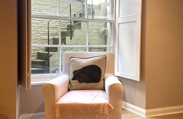 Unique Clifton Apartment on Historic Crescent