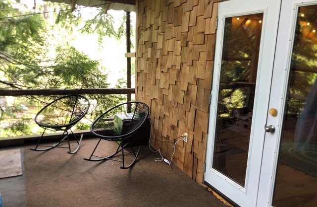 Unique Cortes Treehouse! - Peaceful haven in the trees