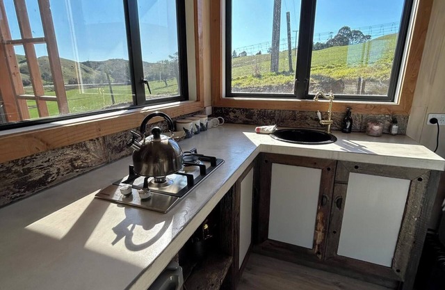Unique Cottage/Rural Retreat! surrounded in wildlife /close to Local attractions