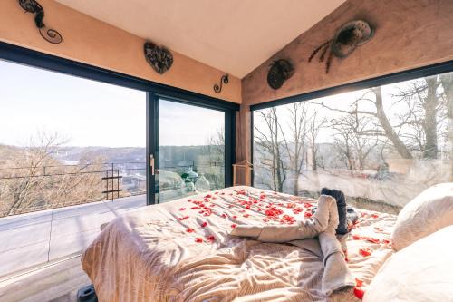 Unique Cottage w/Amazing View & Private Wellness