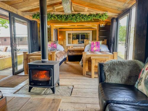 Unique Country Cabin, Puppy Lounge & Games Room