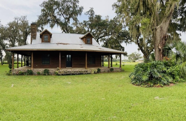 Unique Country home in Sumter County, Florida close to Sumter Fairgrounds.
