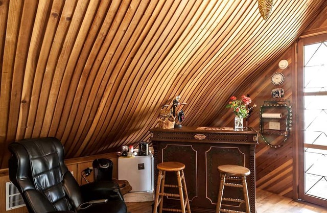 Unique Desert Experience for a Romantic Getaway Ideal for Exotic Animal Lovers in Morongo Valley, California.