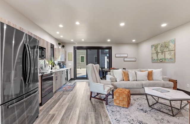 Unique Guest Shouse with Optional Golf Simulator in Hayden