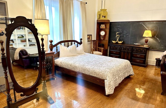 UNIQUE HIDDEN GEM CENTERED AMIDST LAKES, MACKINAW ISLAND, GOLFING HIKING BIKING!