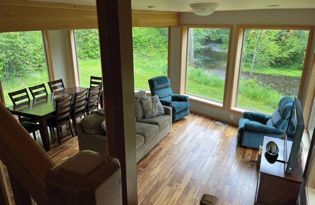 Unique Home en Willard, Wa. 40 acres, 50 pies de Little White Salmon río
