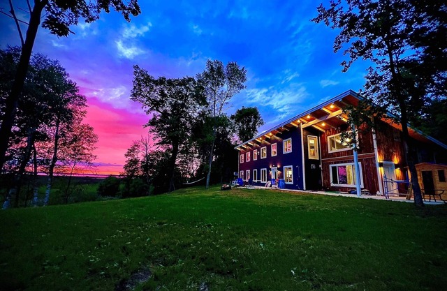 Unique Lake Cabin- Hot Tub, Sauna, Massage Chair, Ice Baths, Water Slide, SPA