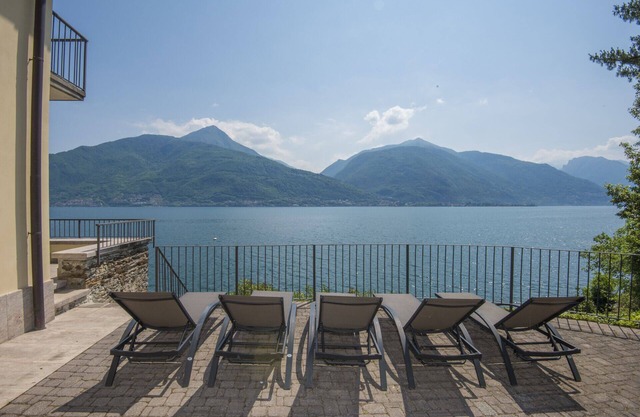 Única frente al lago Villa en el lago de Como! Ideal para una familia o un grupo de amigos