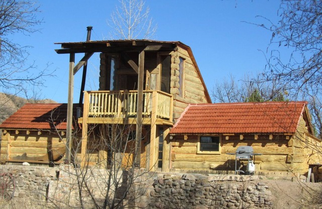 Cabaña de troncos única en Bearpaw Ranch en el río Gila