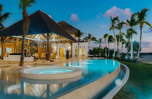 Unique Luxury Villa With Full Staff and Ocean View