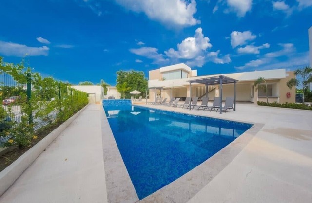 UNIQUE 2B/2Ba Spacious Condo|Pool|Sleeps 6!