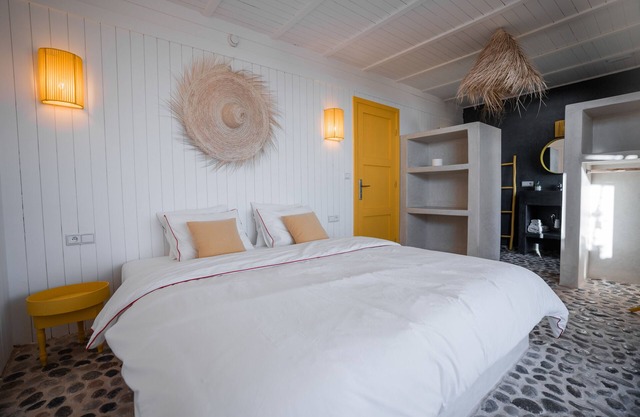 Unique Ocean view Yellow cabin with private pool