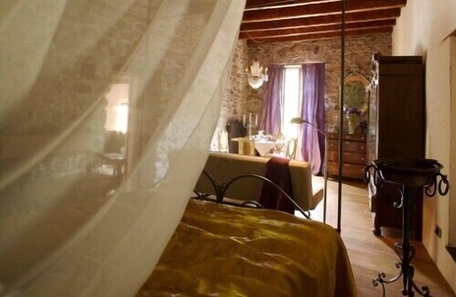 Antigua casa de pueblo con 4 habitaciones independientes (8-12 personas)