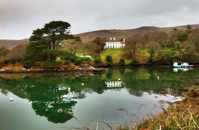 Unique period properties on the sea, with games room & sauna.Ideal for reunions.