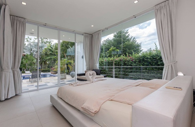 Unique Pool Villa with 5 Bedrooms and Sea View (PM-C1)