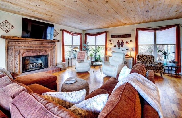Unique Private Farmhouse near Asheville