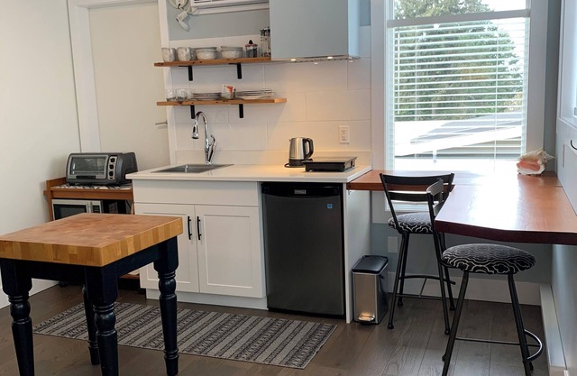 Unique, private level entry loft with private parking and close to beaches