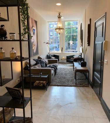 Unique Royal Basement residence